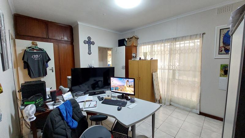 4 Bedroom Property for Sale in Chrismar Western Cape